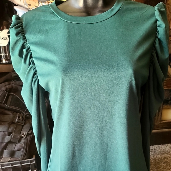 Cute Zara puff sleeved Emerald top - Picture 2 of 5
